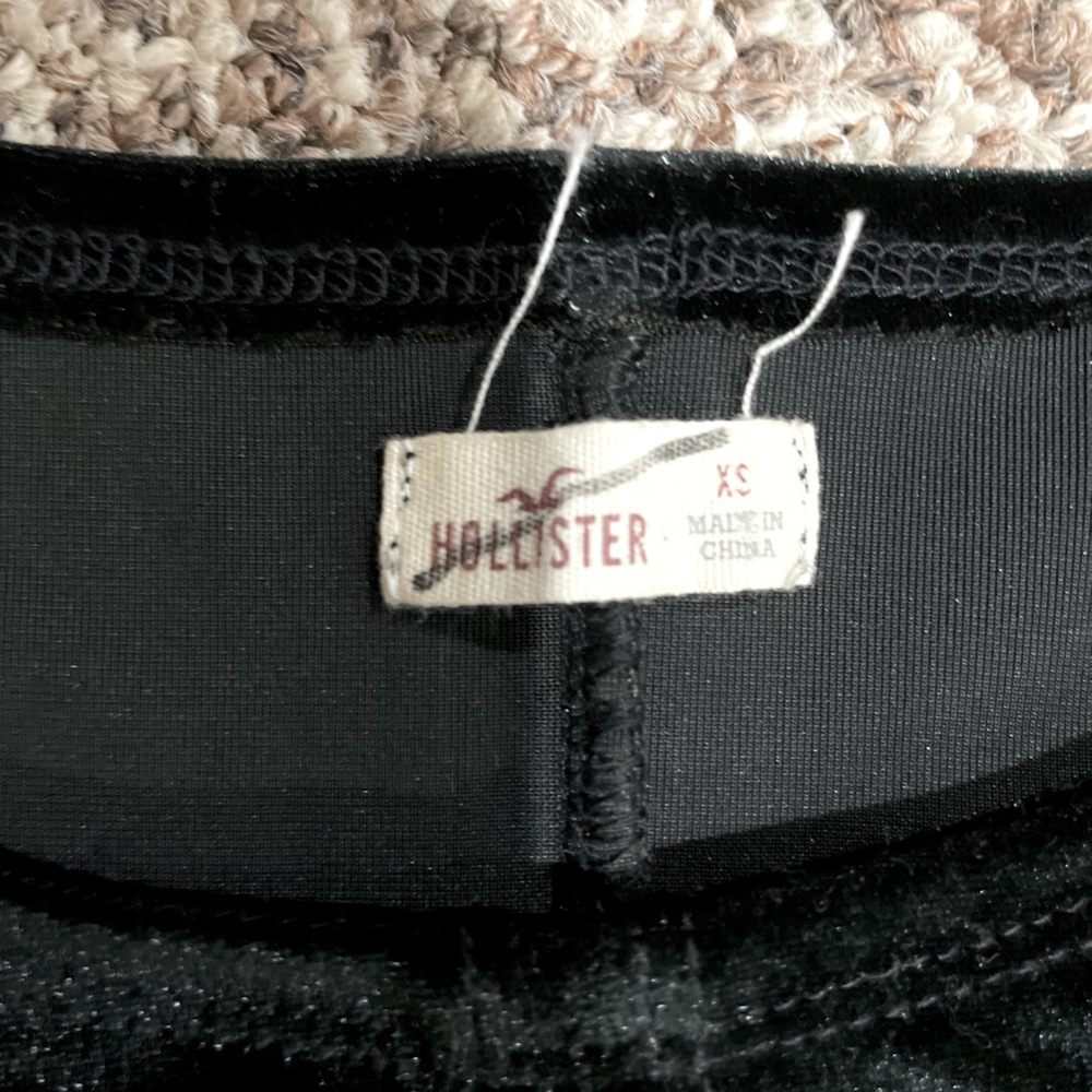 Hollister green velvet top - Picture 2 of 4